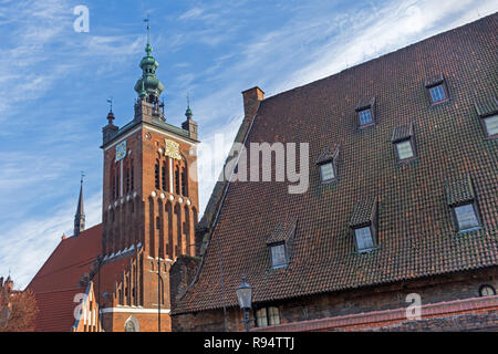 Grande Mulino e la chiesa di Saint Catherine Danzica Polonia Polonia Foto Stock