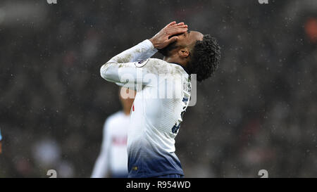 Danny Rose di speroni dopo manca la possibilità durante il match di Premier League tra Tottenham Hotspur e Burnley allo Stadio di Wembley , Londra , 15 dicembre 2018 solo uso editoriale. No merchandising. Per le immagini di calcio FA e Premier League restrizioni si applicano inc. no internet/utilizzo mobile senza licenza FAPL - per i dettagli contatti Football Dataco Foto Stock