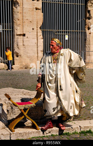 Il Colosseo e il centro storico di Roma, Italia Foto Stock