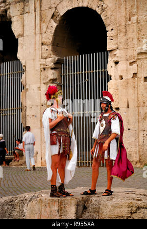 Il Colosseo e il centro storico di Roma, Italia Foto Stock