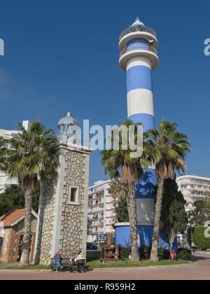 1864 e 1976 fari. Torre del Mar, Málaga, Spagna. Foto Stock