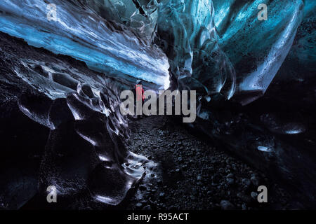 Blu grotta di ghiaccio nel ghiacciaio Vatnajokull, Islanda Foto Stock