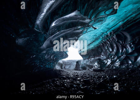 Blu grotta di ghiaccio nel ghiacciaio Vatnajokull, Islanda Foto Stock