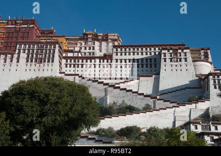 Palazzo del Potala, Lhasa, in Tibet, in Cina, la sede del Dalai Lama teocratico del governo prima dell'invasione cinese Foto Stock