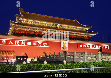 La guardia di sicurezza di fronte a Piazza Tiananmen, Pechino Foto Stock