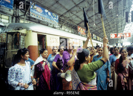 Le donne di dimostrazione, Bombay Bombay, Maharashtra, India Foto Stock