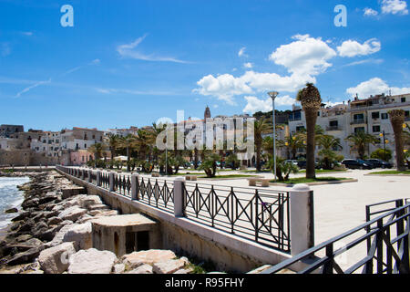 Veduta della piazza di Vieste Foto Stock