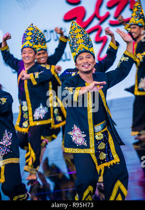 I ballerini dell'Anak seni asia Dance Groupe della Malesia si esibiscono al festival di Maskdance tenutosi ad Andong, Corea del Sud Foto Stock