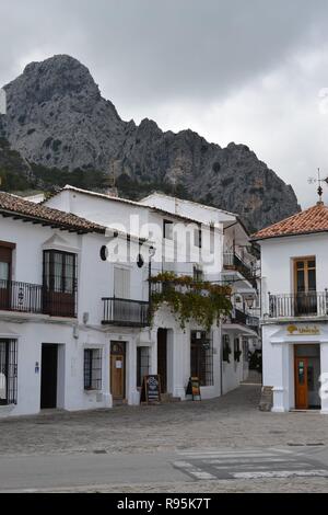 Sendero El Pinsapar, pineta escursione da grazalema Benamahoma per Foto Stock