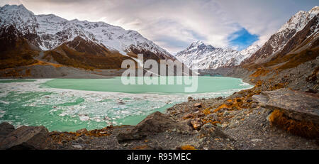 Il Hooker ghiacciaio è uno dei numerosi ghiacciai vicino alle piste di Aoraki/Mount Cook nelle Alpi del Sud della Nuova Zelanda Foto Stock