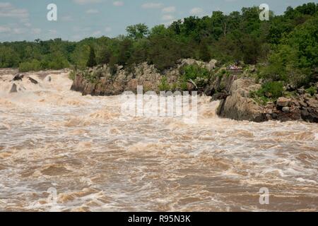 Potomac River in flood, Great Falls, Virginia Foto Stock