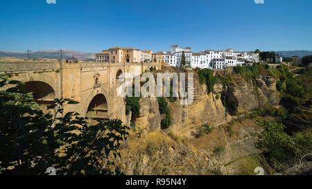 Ronda, provincia di Malaga, Andalusia, Spagna meridionale. Il Tajo gorge e il Puente Nuevo o il nuovo ponte. Foto Stock