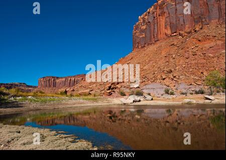 Utah, Canyon lands National Park. Stagno riflettente Area degli aghi Foto Stock