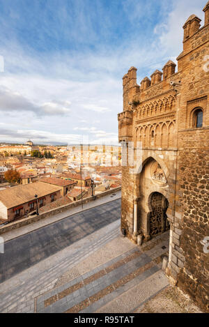 Porta del Sole, storico ingresso alla città medievale di Toledo, Spagna. Foto Stock