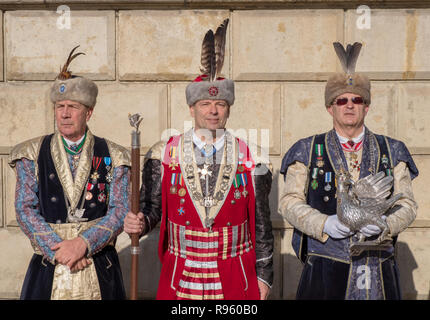 Lucidare il giorno di indipendenza dignitario parata militare e impostazione di Wawel Castel Foto Stock