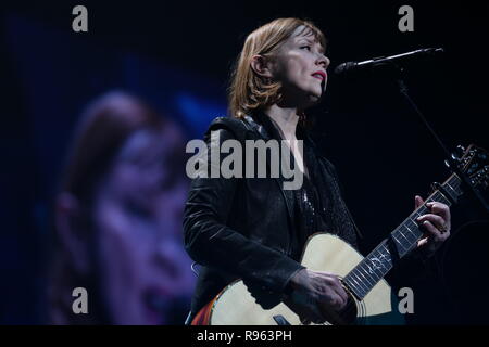 La notte dei PROM con guarnizione, Suzanne Vega, Al McKay, Terra Vento e fuoco esperienza presso Ahoy Rotterdam, dotate di: Suzanne Vega dove: Rotterdam, Paesi Bassi Quando: 17 Nov 2018 Credit: WENN.com Foto Stock