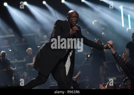 La notte dei PROM con guarnizione, Suzanne Vega, Al McKay, Terra Vento e fuoco esperienza presso Ahoy Rotterdam, dotato di guarnizione di tenuta: dove: Rotterdam, Paesi Bassi Quando: 17 Nov 2018 Credit: WENN.com Foto Stock