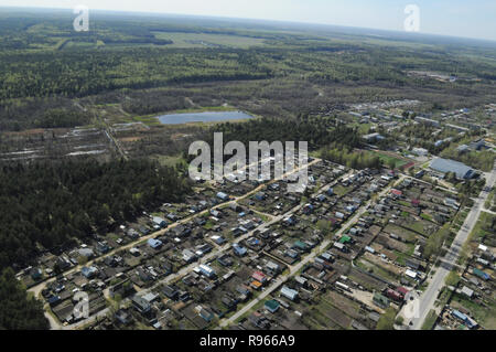 Vladimir regione, la Russia. 9 maggio 2013. Villaggio Melekhovo dall'aria Foto Stock