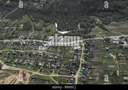 Vladimir regione, la Russia. 9 maggio 2013. Villaggio Melekhovo dall'aria Foto Stock