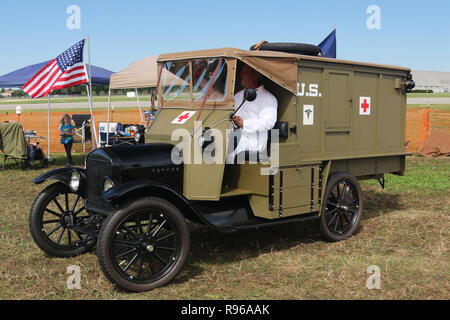 1918 Ford Modello T ambulanza replica. Guerra Mondiale 1 Dawn Patrol anniversario Rendezvous evento. Il Museo Nazionale della United States Air Force, Wright Foto Stock