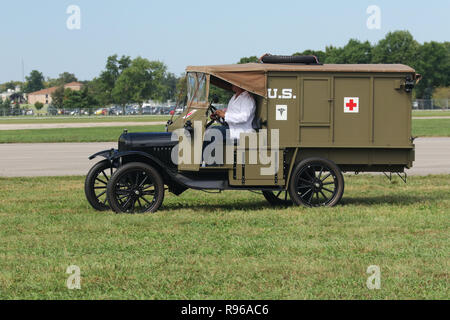 1918 Ford Modello T ambulanza replica. Guerra Mondiale 1 Dawn Patrol anniversario Rendezvous evento. Il Museo Nazionale della United States Air Force, Wright Foto Stock