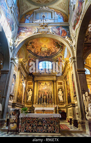 Badia di Passignano, Italia - 29 Settembre 2018: Interno della chiesa di Badia di Passignano, Abbazia di San Michele Arcangelo Passignano è storico bene Foto Stock