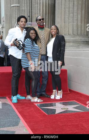 Los Angeles, CA, Stati Uniti d'America. Xix Nov, 2018. LOS ANGELES - NOV 19: Snoop Dogg, Famiglia a Snoop Dogg cerimonia stella sulla Hollywood Walk of Fame il 19 novembre 2018 a Los Angeles, CA Credito: Kay Blake/ZUMA filo/Alamy Live News Foto Stock