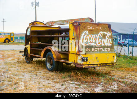 Coca-Cola deserta furgone per consegne al di fuori dell'Iowa 80 arresto carrello, vicino Walcott, Iowa, USA. Foto Stock