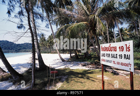 17.02.2010, Ko Kut, Trat, Thailandia, Asia - terreni in vendita presso il Paradise beach su Ko Kut isola nel Golfo della Thailandia. Foto Stock