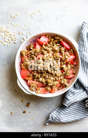 Una rosa apple crisp (gluten-free) Foto Stock