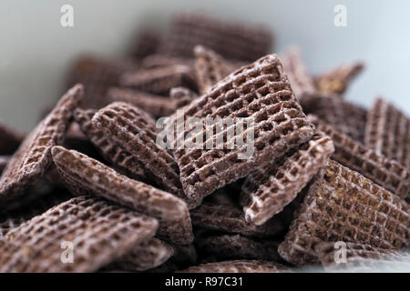 Molto vicino di Coco Shreddies in una ciotola Foto Stock