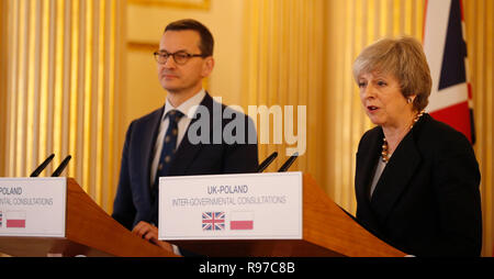 Il primo ministro Theresa Maggio e il Primo Ministro polacco Mateusz Morawiecki durante una conferenza stampa dopo il Regno Unito e la Polonia consultazioni intergovernative a Lancaster House, Londra. Foto Stock