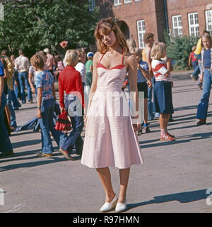 Nastassja Kinski, deutsche Schauspielerin, bei den Dreharbeiten zu " Tatort', episodio "Reifezeugnis', Deutschland 1970er Jahre. Attrice tedesca Nastassja Kinski, Germania degli anni settanta. Foto Stock