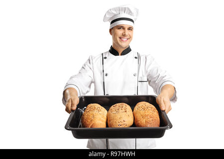 Giovani allegro baker tenendo un vassoio di pane polpettine isolati su sfondo bianco Foto Stock