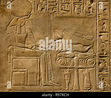 Ptahmes - Ptahmose sacrificio; godimestone Dimensioni: 110 x 129 x 20 cm (43 5/16 x 50 13/16 x 7 7/8 in.); c. 400 kg Periodo: Nuovo Impero; XIX dinastia; Ramses I.Egitto, egiziano. Foto Stock