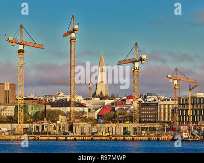 Costruzione e gru, Reykjavik, Islanda Foto Stock