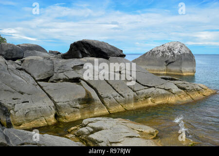 Le formazioni rocciose a Kande Beach, il Lago Malawi Malawi Foto Stock