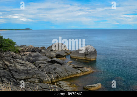 Le formazioni rocciose a Kande Beach, il Lago Malawi Malawi Foto Stock