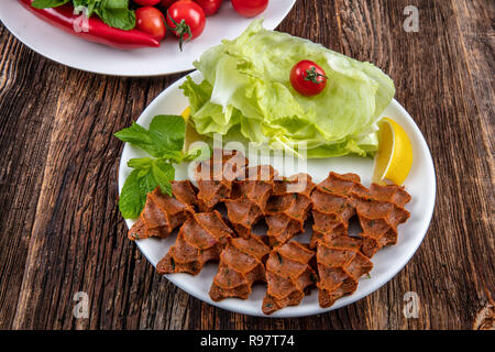 Cig kofte, un grezzo di piatto di carne in turco e armeno cucine. Bagno turco cig significa 'Raw' e mezzi kofte polpetta. Foto Stock