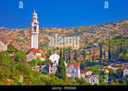 Stone vilage Lozisca sull'isola di Brac vista, Dalmazia, Croazia Foto Stock