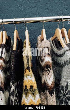 Tradizionali mano a maglia di lana islandese Lopapeysa maglioni Foto Stock