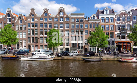 Case olandesi tradizionali a canale Prinsengracht in Amsterdam, Paesi Bassi Foto Stock