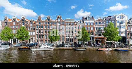 Case olandesi tradizionali a canale Prinsengracht in Amsterdam, Paesi Bassi Foto Stock