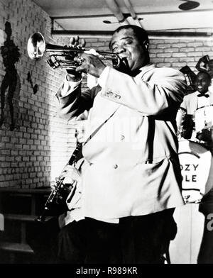 Louis Armstrong, trompetista y cantante estadounidense de jazz. Foto Stock