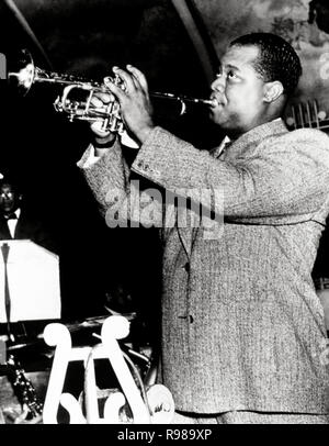 Louis Armstrong, trompetista y cantante estadounidense de jazz. Cotton Club di New York City, 1939. Foto Stock