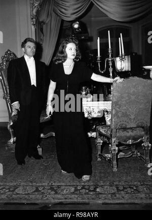 Pellicola originale titolo: inganno. Titolo inglese: inganno. Anno: 1946. Direttore: IRVING rapper. Stelle: BETTE DAVIS; CLAUDE RAINS. Credito: WARNER BROTHERS / Album Foto Stock