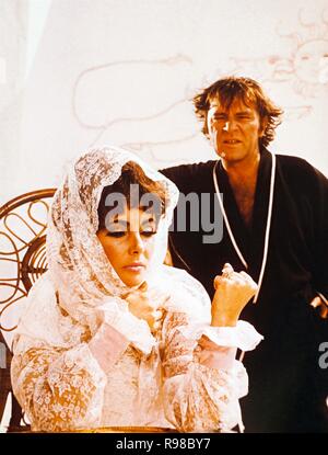 Pellicola originale titolo: boom. Titolo inglese: BOOM!. Anno: 1968. Direttore: JOSEPH LOSEY. Stelle: Elizabeth Taylor e Richard Burton. Credito: Universal Pictures / Album Foto Stock