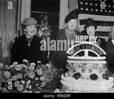 La First Lady Eleanor Roosevelt, ospite d onore e relatore principale al primo pranzo di compleanno di donna ausiliare di Argo Lodge B nai B rith, Willard Hotel di Washington DC, USA, Harris & Ewing, 13 Ottobre 1939 Foto Stock