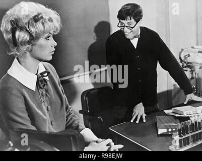 Pellicola originale titolo: Il professore matto. Titolo inglese: Il professore matto. Anno: 1963. Direttore: Jerry Lewis. Stelle: Jerry Lewis; STELLA Stevens. Credito: Paramount Pictures / Album Foto Stock