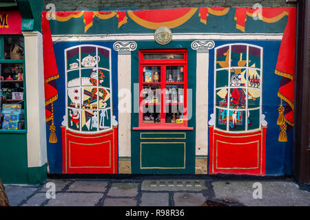 Pollock's Toy Museum Shop frontage in Scala St, Bloomsbury, London W1, Inghilterra Foto Stock